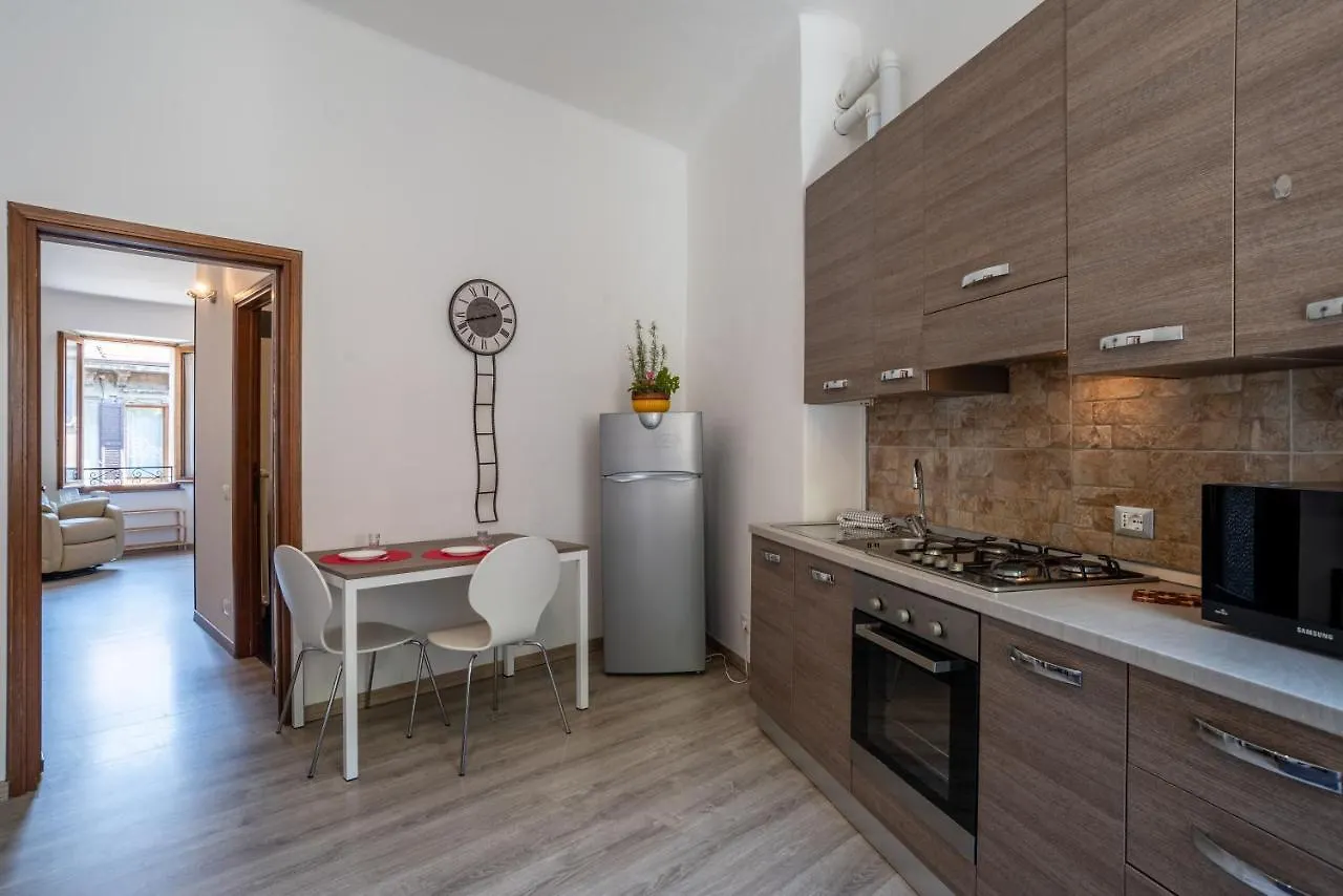 Como Renovated Apartment 0*,